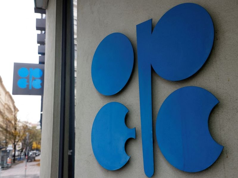 © Reuters. FILE PHOTO: A view of the logo of the Organization of the Petroleum Exporting Countries (OPEC) outside its headquarters in Vienna, Austria, November 30, 2023. REUTERS/Leonhard Foeger/File Photo