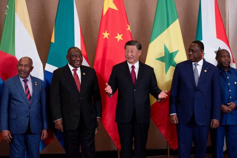 © Reuters. FILE PHOTO: President of China Xi Jinping and South African President Cyril Ramaphosa attend the China-Africa Leaders