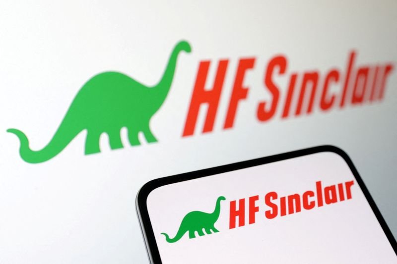 © Reuters. HF Sinclair Corp logo is seen displayed in this illustration taken, April 10, 2023. REUTERS/Dado Ruvic/Illustration/ File Photo