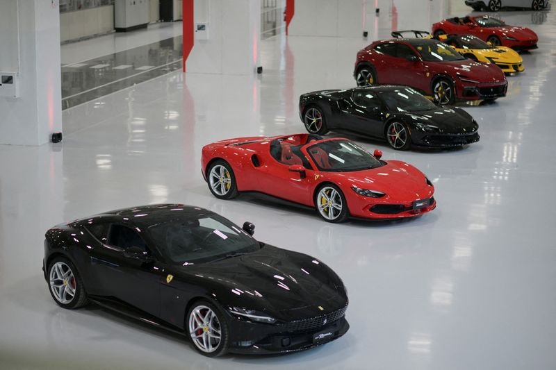 © Reuters. FILE PHOTO: Ferrari cars are pictured at Ferrari