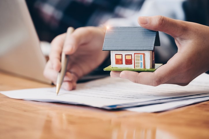 Understanding how to calculate cap rate helps real estate investors assess the profitability and risk of potential investment properties.