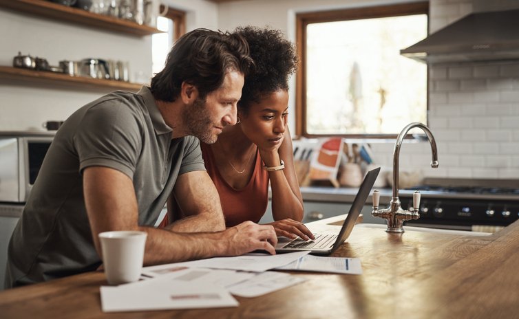 A couple determining how to choose mutual funds.