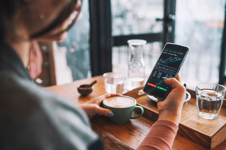 An investor checks in on her mutual fund