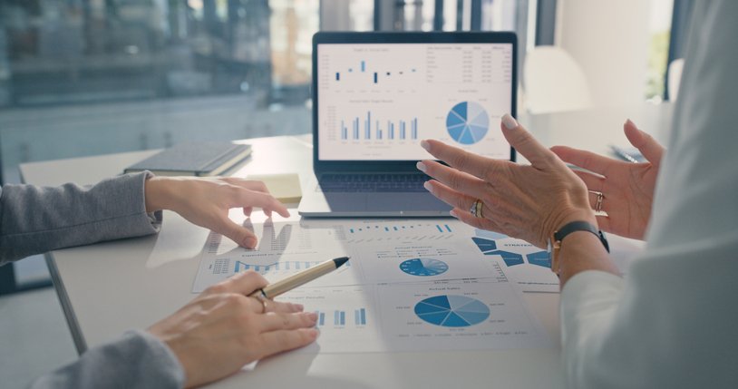 An advisor and client discussing how to choose mutual funds.